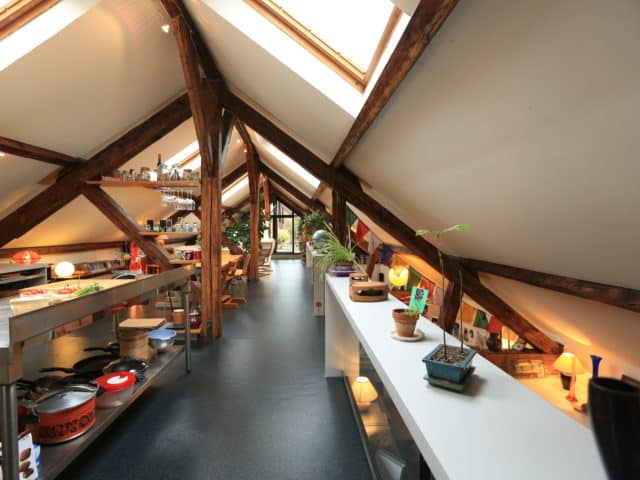 découvrez comment optimiser l'aménagement de vos combles pour gagner de l'espace et améliorer le confort de votre intérieur. conseils, astuces et idées pour transformer votre grenier en pièce à vivre fonctionnelle et esthétique.