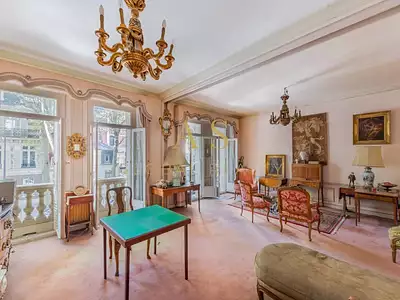 découvrez cet appartement à rénover situé dans le prestigieux 7ème arrondissement de paris. un bien rare au fort potentiel, idéal pour un projet sur-mesure au cœur de la capitale.