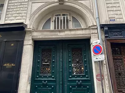 découvrez cet appartement à rénover idéalement situé dans le prestigieux 7ème arrondissement de paris. profitez d’un potentiel exceptionnel pour créer le logement de vos rêves dans un quartier recherché, proche de toutes commodités.