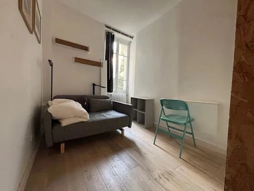 découvrez cet appartement à rénover situé au cœur de paris 5, idéal pour un investissement ou un projet sur-mesure. profitez d'un emplacement recherché et donnez vie à vos envies dans un quartier historique.