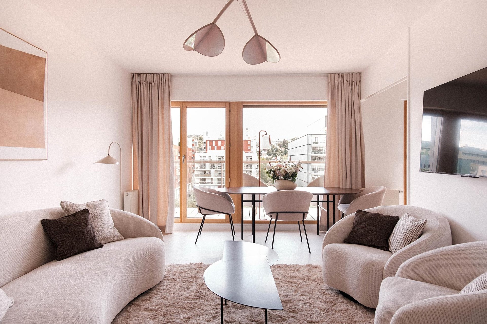 découvrez les talents d'un architecte d'intérieur à paris 75007, spécialisé dans la création d'espaces intemporels et uniques. transformez votre maison ou bureau avec des designs sur mesure qui allient élégance et fonctionnalité.