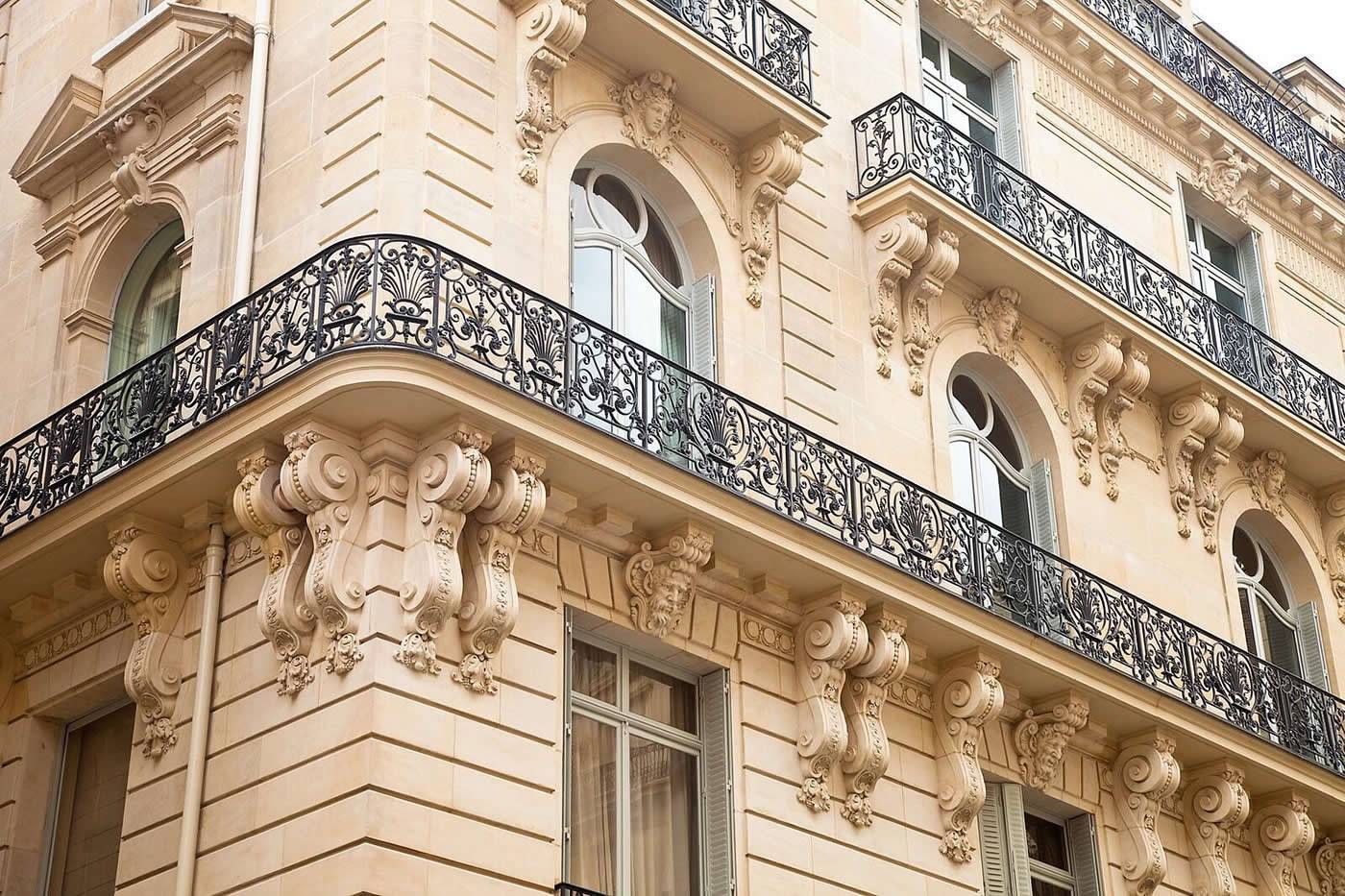 découvrez l'architecture fascinante des bâtiments parisiens, un mélange unique d'histoire, de culture et de modernité. plongez dans l'élégance des monuments emblématiques et des petites ruelles pittoresques qui font de paris une ville inoubliable.