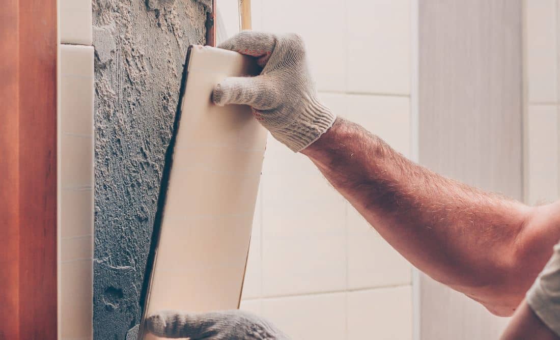 découvrez les causes courantes du carrelage fendu, des conseils pour la réparation et des astuces pour éviter ce type de dommage dans votre maison.