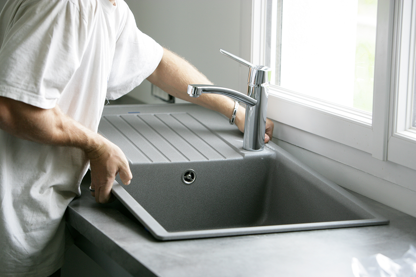 découvrez comment choisir un évier et une robinetterie de cuisine adaptés à vos besoins à paris 75006. suivez nos conseils d'experts pour allier esthétisme et fonctionnalité dans votre aménagement.