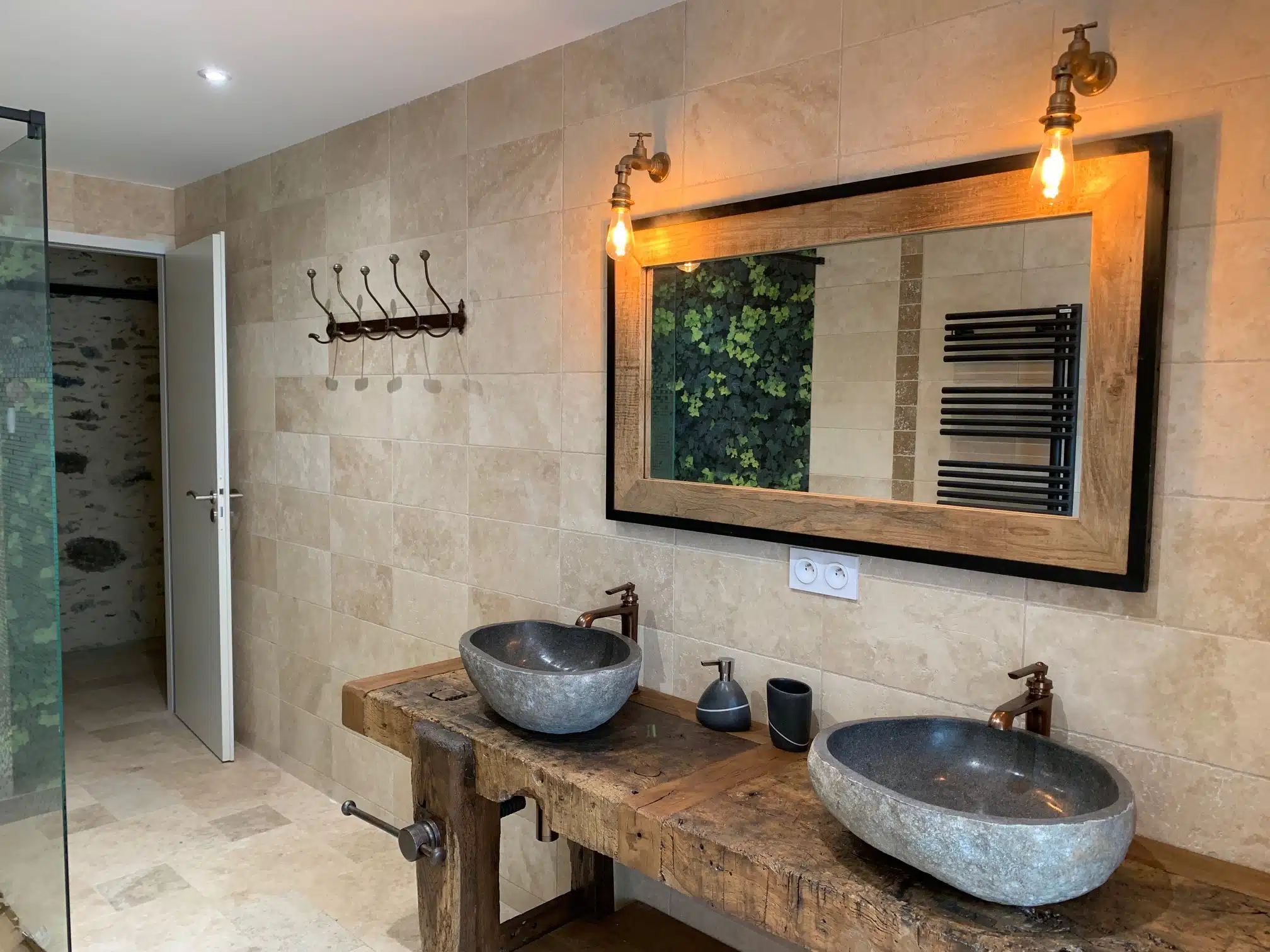 découvrez nos conseils pour bien choisir un artisan qualifié pour la rénovation ou l’aménagement de votre salle de bain. sélection, critères et astuces pour un projet réussi.