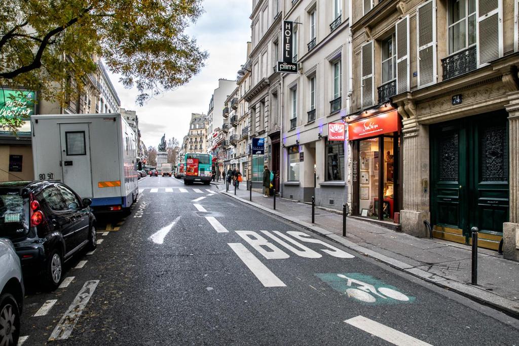 découvrez clichy, un quartier dynamique et charmant à paris 75009. explorez ses boutiques, restaurants, et espaces verts tout en profitant de la proximité de la capitale. un lieu idéal pour vivre, travailler et se divertir dans un cadre agréable.