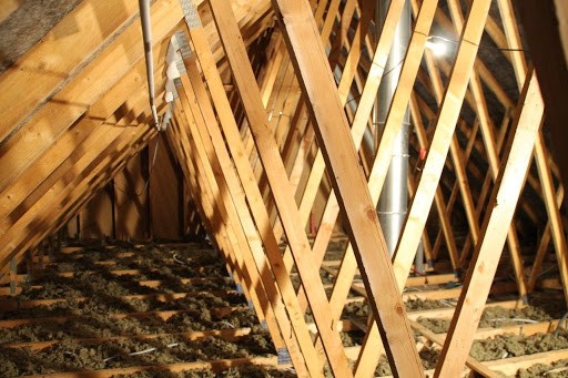 découvrez tout ce qu'il faut savoir sur les combles : aménagement, isolation, astuces et conseils pour optimiser cet espace et en faire un véritable atout pour votre maison.