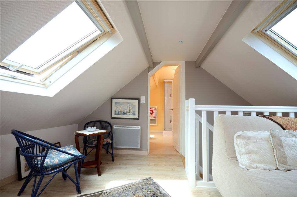 découvrez tout ce qu'il faut savoir sur l’aménagement des combles : conseils, astuces, idées déco et solutions pour optimiser l’espace et améliorer le confort de votre maison.