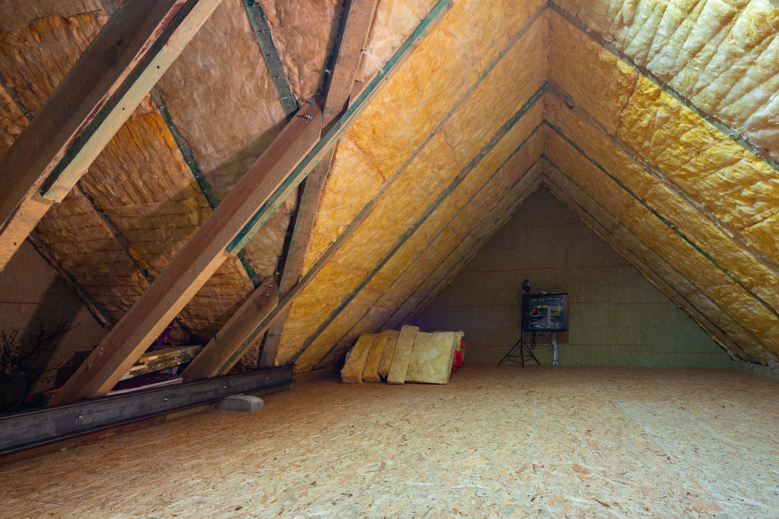découvrez tout ce qu'il faut savoir sur les combles : aménagement, isolation, réglementation et conseils pratiques pour optimiser votre espace sous toiture.
