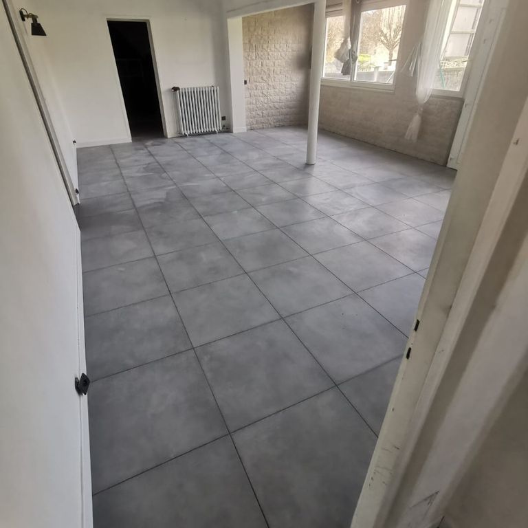 découvrez le coût moyen d’un carreleur au m² en 2025 : tarifs actualisés, facteurs influençant le prix et conseils pour bien estimer votre budget avant de poser du carrelage.