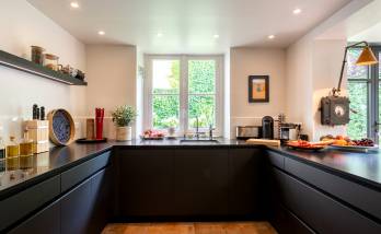 découvrez des cuisines modernes à gennevilliers : design contemporain, matériaux de qualité et solutions sur mesure pour transformer votre espace culinaire. inspirez-vous des dernières tendances et profitez d’un accompagnement personnalisé pour votre projet de cuisine.