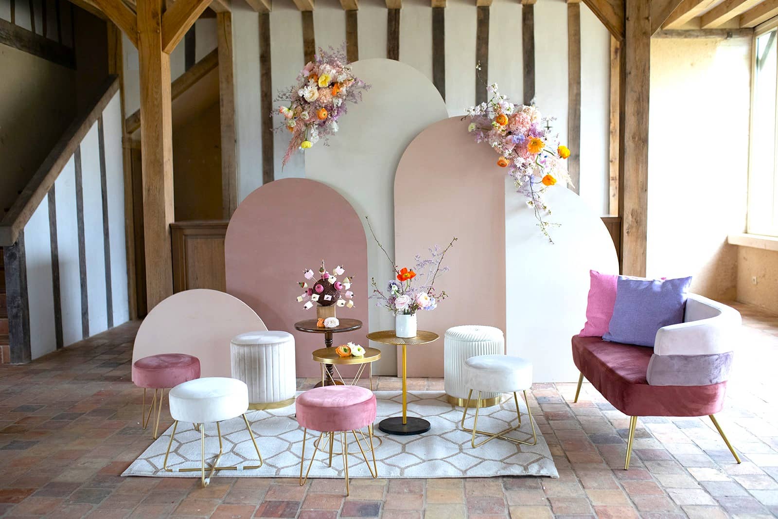 découvrez des idées et inspirations pour la déco de votre salon : conseils tendances, astuces pour aménager votre espace et sélection d'objets déco pour créer un intérieur chaleureux et moderne.