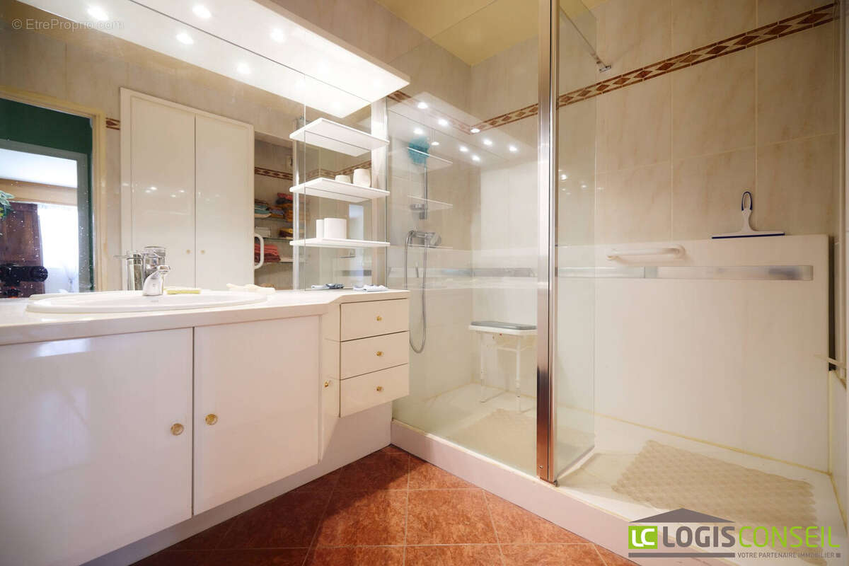 obtenez votre devis personnalisé pour la transformation de votre salle de bain à plessis-robinson. découvrez des solutions sur mesure, des matériaux de qualité et des conseils d'experts pour réaliser le projet de vos rêves.