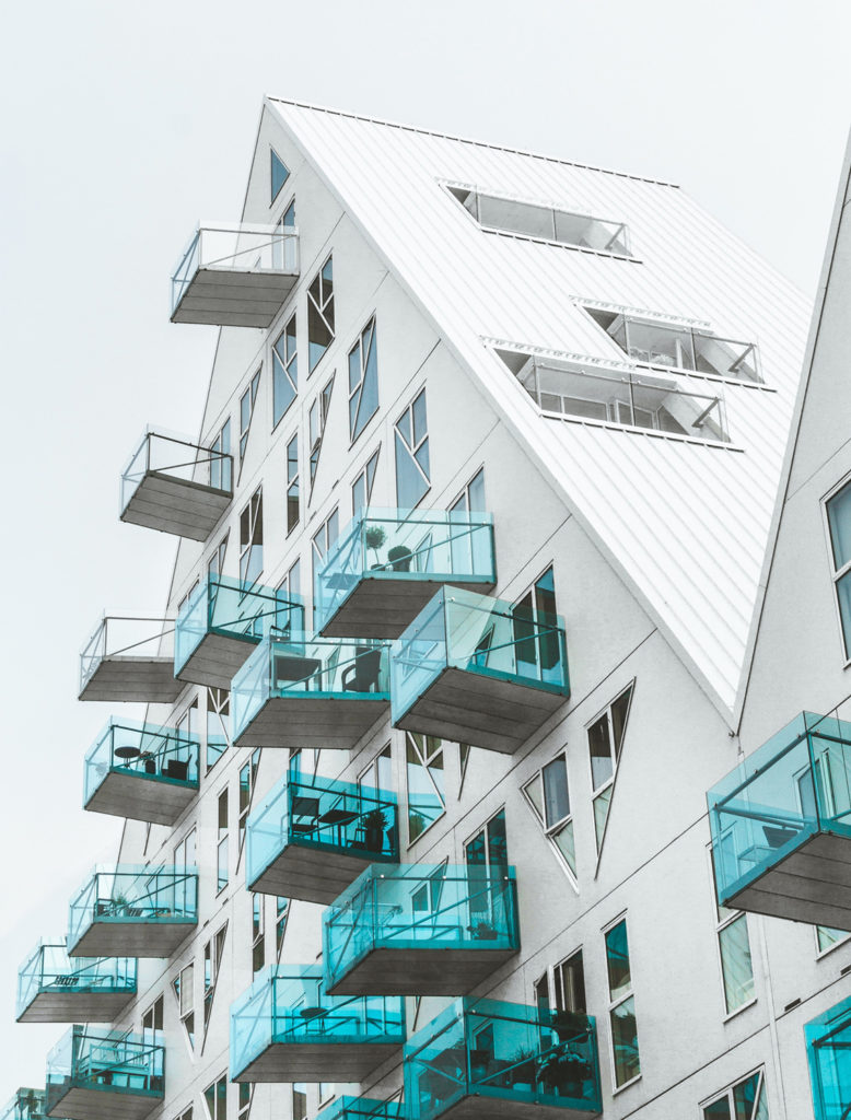 découvrez la signification de dplg (diplômé par le gouvernement), un titre protégé en france réservé aux architectes ayant validé une formation spécifique. explorez son importance et ses usages professionnels.