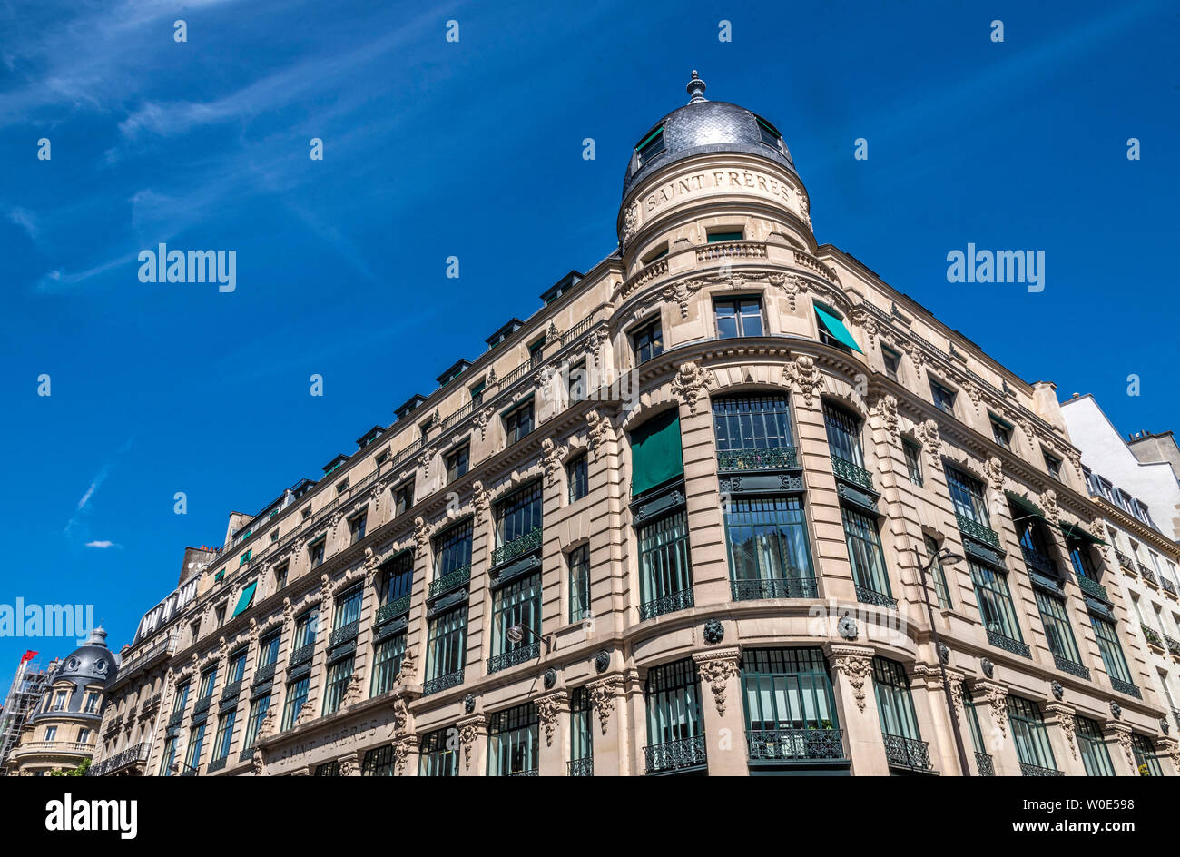 découvrez notre entreprise de bâtiment à paris, spécialisée dans la construction, la rénovation et l'aménagement d'espaces. profitez d'un savoir-faire artisanal et d'une expertise reconnue pour tous vos projets immobiliers.