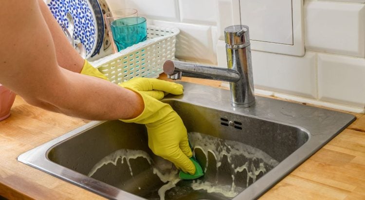 découvrez les erreurs courantes à éviter lors de l'installation ou de l'entretien de la robinetterie et de l'évier, ainsi que des conseils pratiques pour une plomberie sans souci.