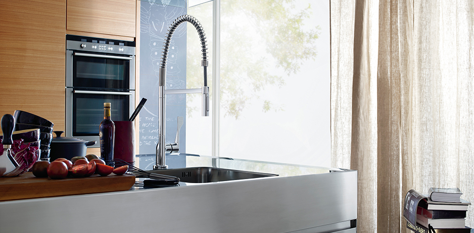 découvrez notre vaste sélection d'éviers et de robinetterie de cuisine à paris 75002. alliez design moderne et fonctionnalité pour aménager votre espace cuisine avec style et confort.