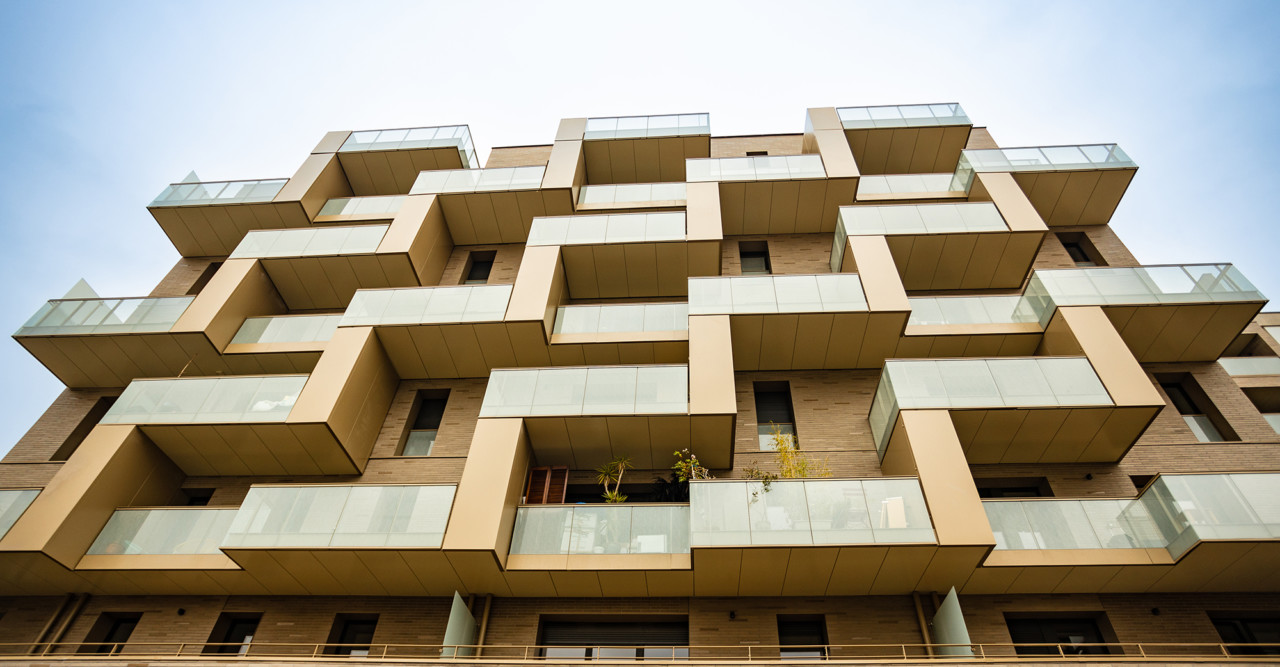 découvrez tout ce qu'il faut savoir sur la façade : conseils d'entretien, matériaux, rénovation et tendances pour valoriser et protéger votre maison.