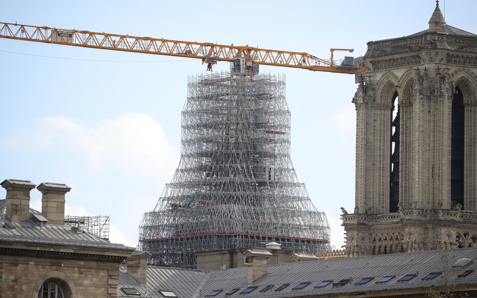 découvrez les célébrations marquant la fin des travaux de rénovation de la cathédrale notre-dame. un retour à la splendeur de ce monument emblématique de paris, mêlant histoire, art et culture dans un écrin restauré.
