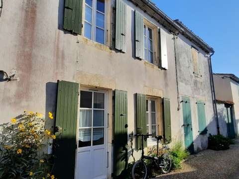 découvrez pourquoi investir dans une maison à rénover à sainte-marie-de-ré est une opportunité unique. conseils, avantages et potentiel de rentabilité pour votre projet immobilier sur l'île de ré.