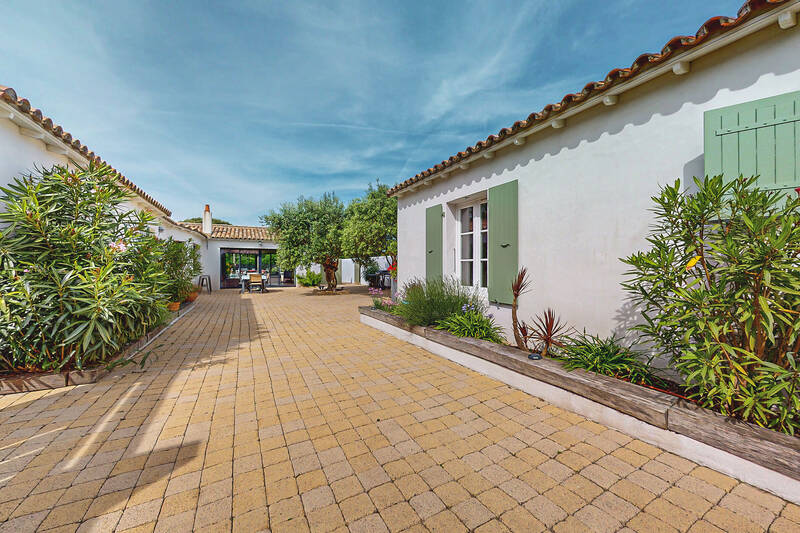 découvrez pourquoi investir dans une maison à rénover à sainte-marie-de-ré est une opportunité idéale. valorisez votre patrimoine sur l’île de ré grâce à des projets de rénovation attractifs et profitez d’un cadre de vie unique, entre charme authentique et potentiel immobilier.