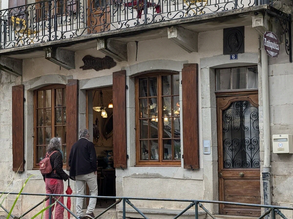 découvrez maison du bain, votre destination idéale pour des produits de bain de qualité. transformez votre routine de soins avec notre sélection de soins relaxants, accessoires douillets et ambiances apaisantes. plongez dans un univers de bien-être et de confort.