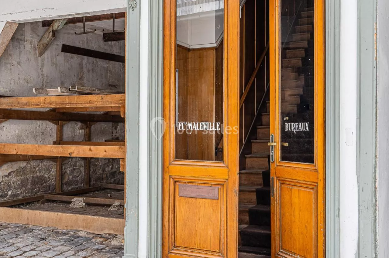 découvrez notre service de menuiserie à paris, offrant des créations sur mesure pour tous vos projets. que ce soit pour des meubles, des aménagements intérieurs ou des rénovations, notre équipe d'experts saura donner vie à vos idées avec qualité et savoir-faire. contactez-nous dès aujourd'hui pour un devis personnalisé!