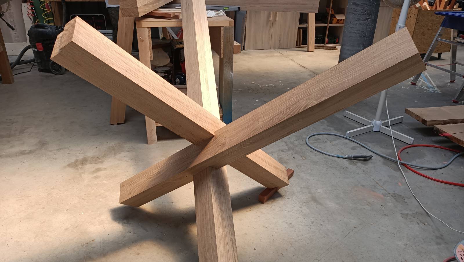 découvrez nos services de menuiserie intérieure pour transformer votre espace de vie. profitez de solutions sur mesure, alliant esthétisme et fonctionnalité, conçues par des artisans expérimentés. que ce soit pour des placards, des étagères ou des parquets, nous vous accompagnons dans chaque étape de votre projet.