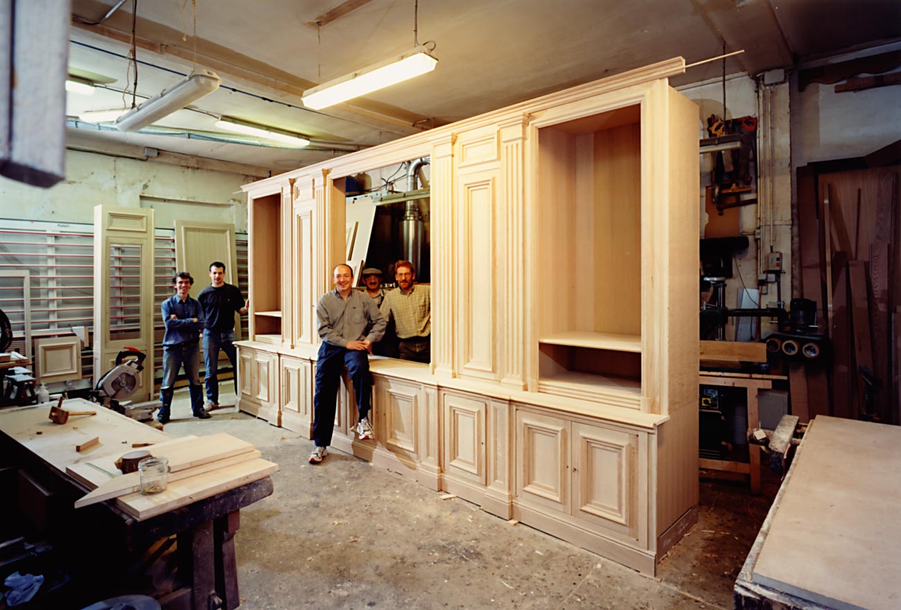 découvrez l'expertise d'un menuisier intérieur pour transformer votre espace de vie. offrant des services sur mesure, nous créons des meubles et des aménagements personnalisés alliant esthétique et fonctionnalité. faites appel à un professionnel pour des solutions de qualité adaptées à vos besoins.