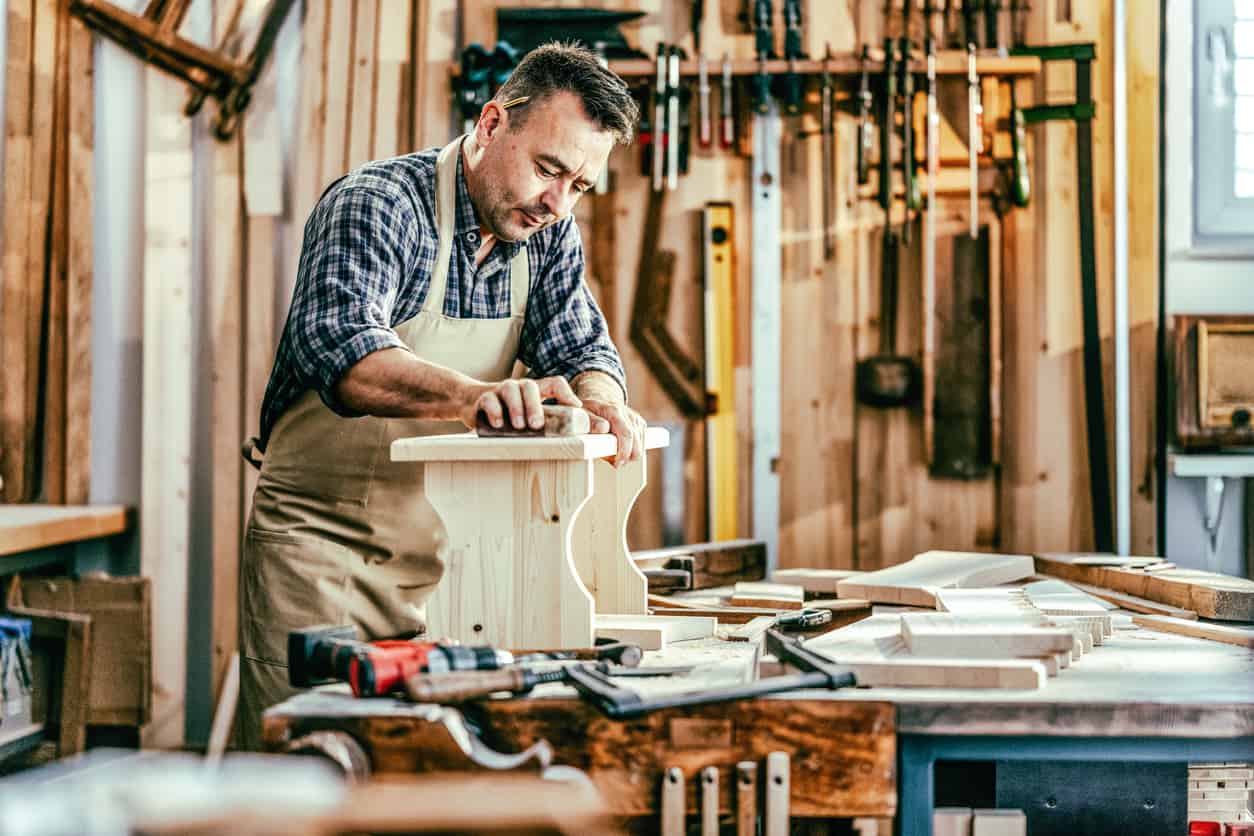 découvrez l'artisanat du menuisier, un spécialiste du bois qui transforme les matériaux en créations uniques, allant des meubles sur mesure aux rénovations. explorez ses compétences, ses astuces et laissez-vous inspirer pour vos projets de décoration intérieure.