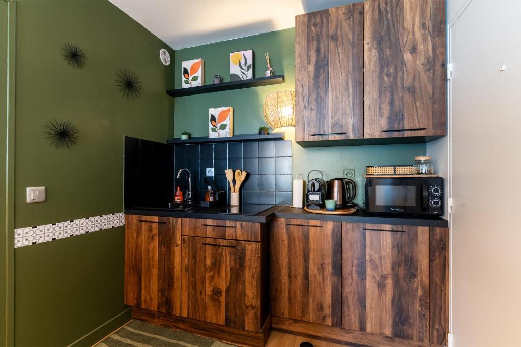 découvrez notre sélection de meubles de cuisine à chevilly-larue : solutions sur-mesure, design moderne et matériaux de qualité pour aménager votre espace selon vos envies. conseil personnalisé et installation professionnelle.