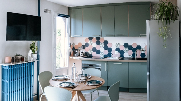 découvrez notre sélection de meubles de cuisine au cœur de paris 75010. alliez style et fonctionnalité avec des designs modernes et personnalisés adaptés à tous les espaces. visitez notre showroom pour trouver l'inspiration !