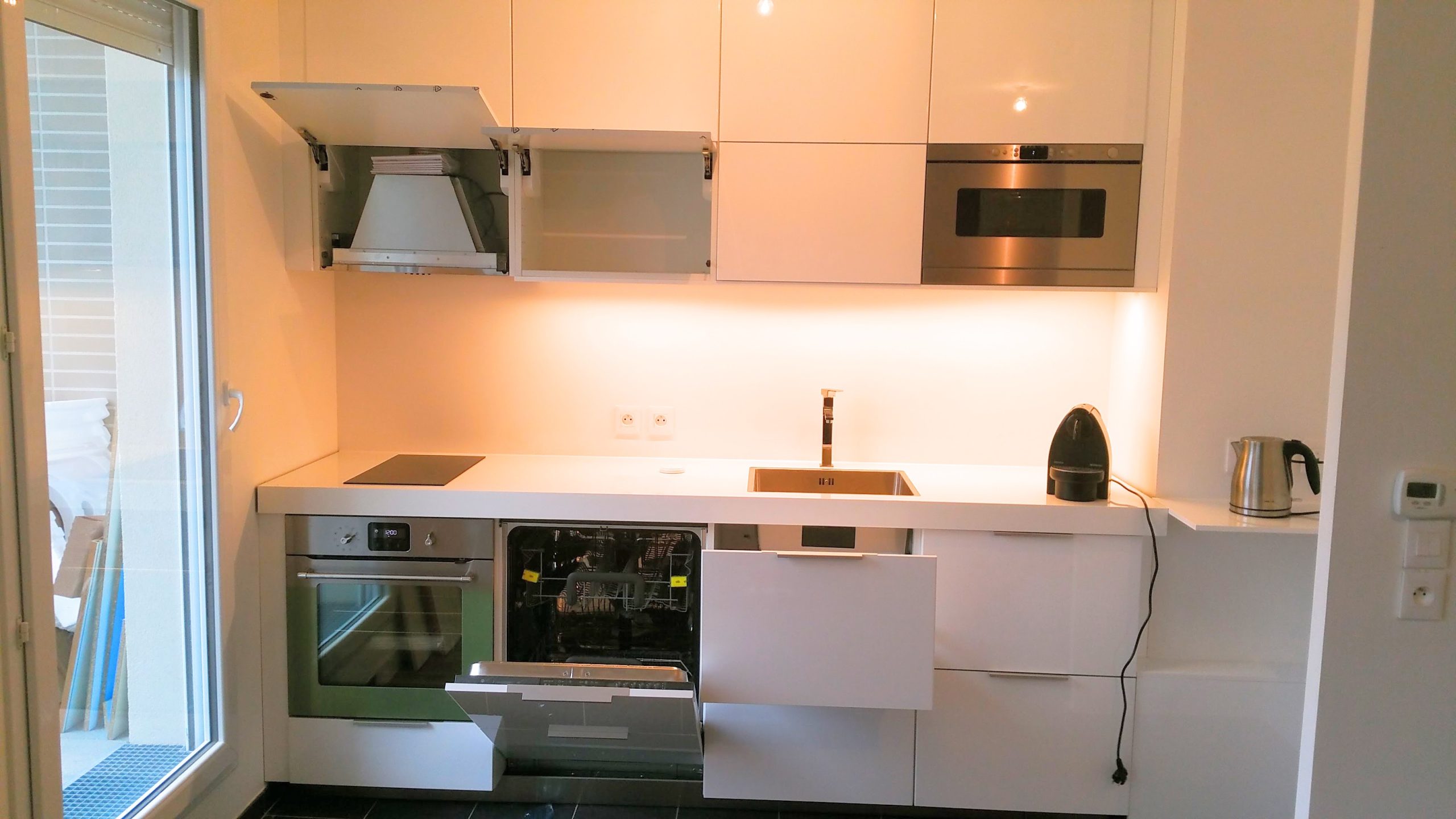 découvrez notre sélection de meubles de cuisine modernes et fonctionnels à paris 75016. transformez votre espace culinaire avec des designs élégants alliant confort et style. visitez notre magasin pour des conseils personnalisés et des options sur mesure.