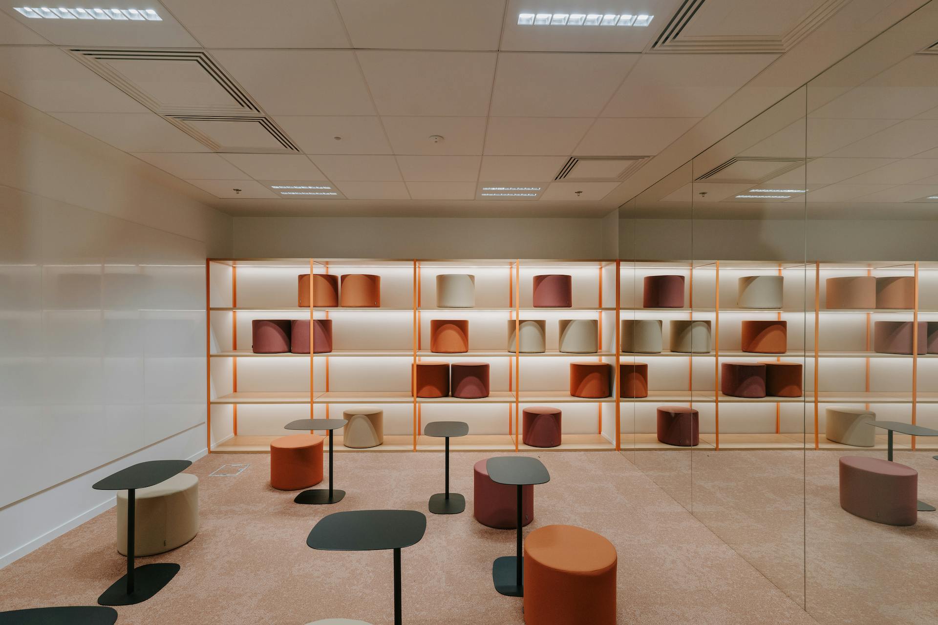 optimisez efficacement l’espace de votre entreprise à paris grâce à nos conseils et solutions sur mesure pour améliorer l’organisation, la productivité et le bien-être au travail.