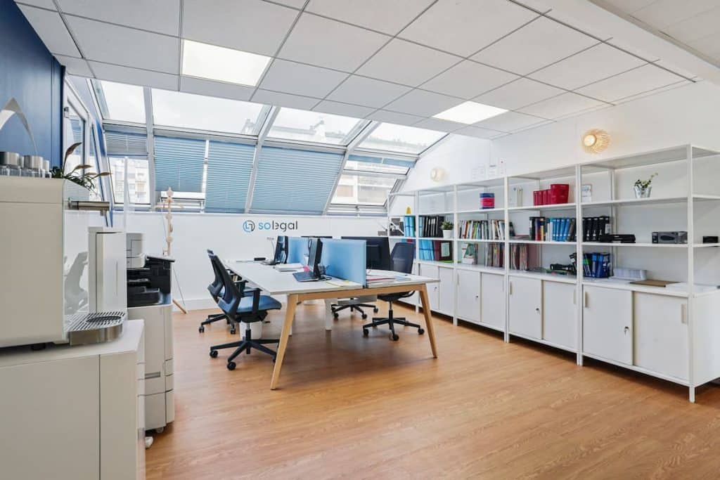 optimisez l'espace de votre entreprise à paris avec des solutions sur mesure pour un environnement professionnel fonctionnel, agréable et productif. bénéficiez de conseils d'experts en aménagement et optimisation de bureaux à paris.
