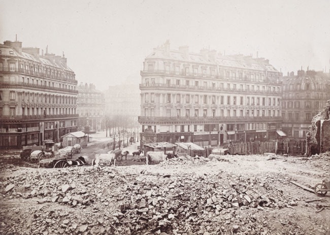 découvrez comment le baron haussmann a transformé paris au xixe siècle : rénovation urbaine, grands boulevards et architecture emblématique. plongez dans l’histoire fascinante de la capitale.