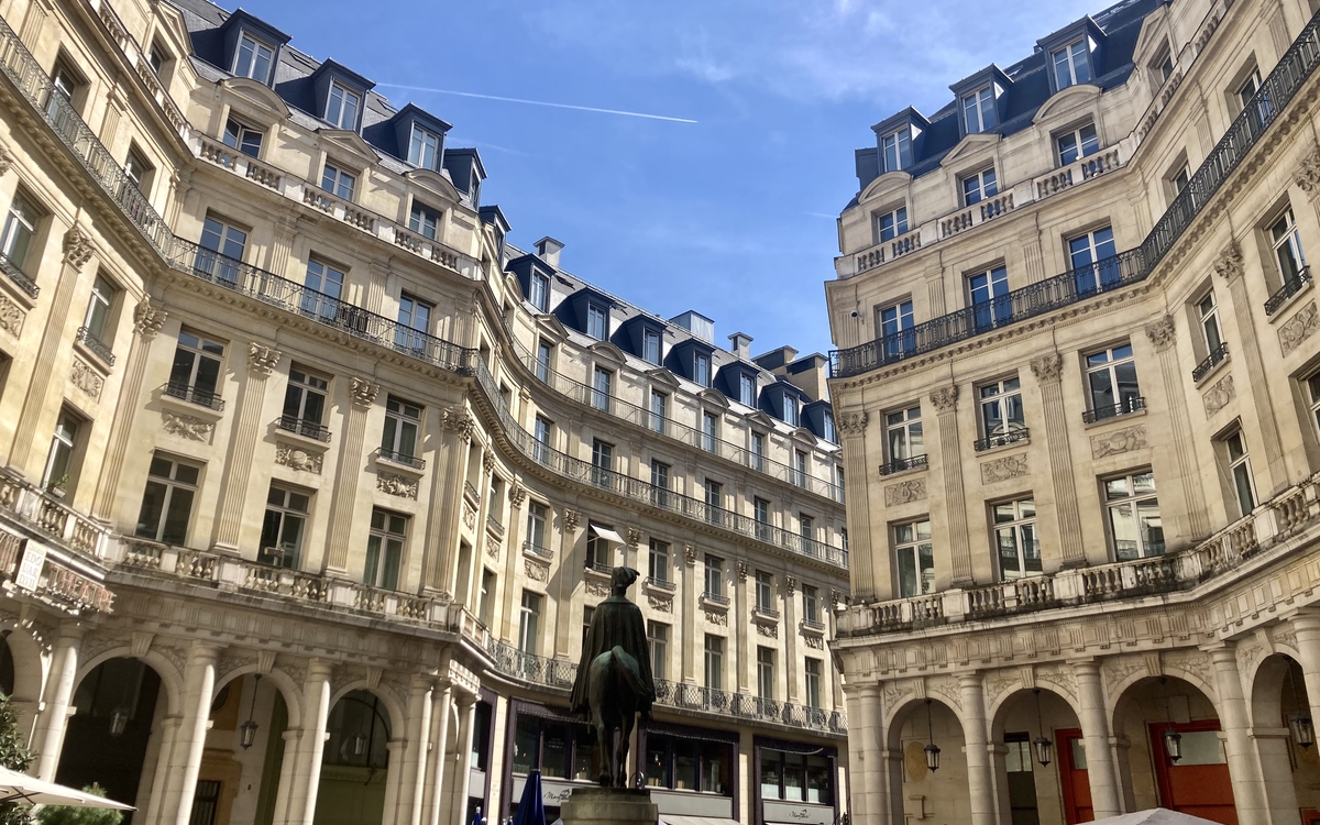découvrez l'impact de haussmann sur le visage de paris : transformations urbaines, architectures emblématiques et héritage culturel au cœur de la capitale française.
