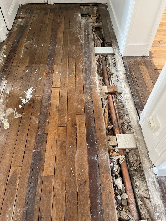 découvrez notre sélection de parquets anciens à paris : charme authentique, bois d’exception et pose professionnelle pour sublimer votre intérieur. expertise et conseils sur mesure.