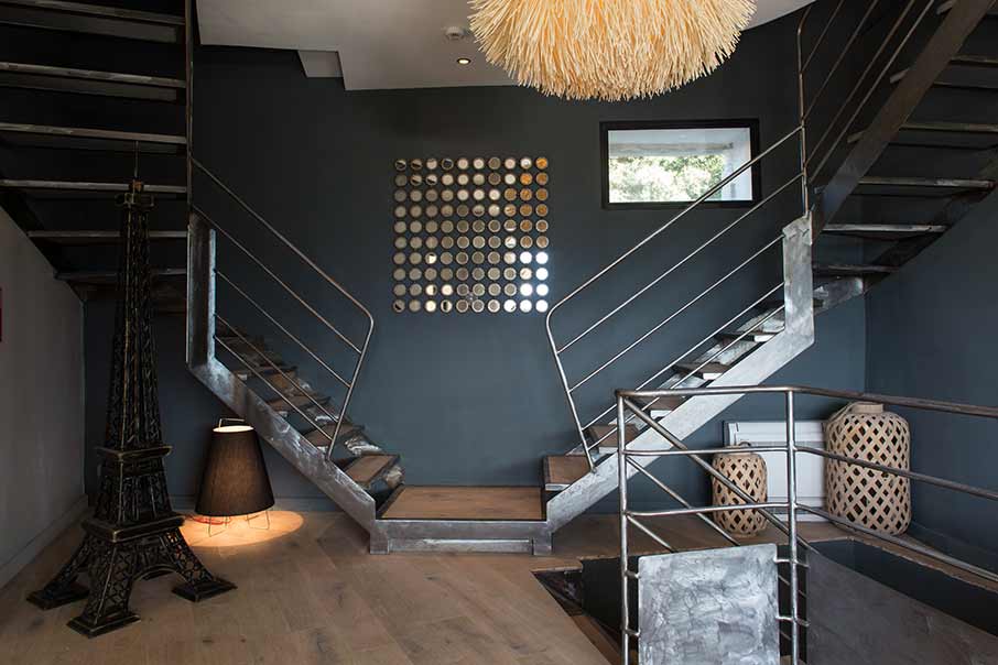 peintre interieur 2 découvrez les services d'un peintre intérieur professionnel pour sublimer vos murs et plafonds. finitions soignées, conseils personnalisés et choix de couleurs adaptés à votre intérieur.
