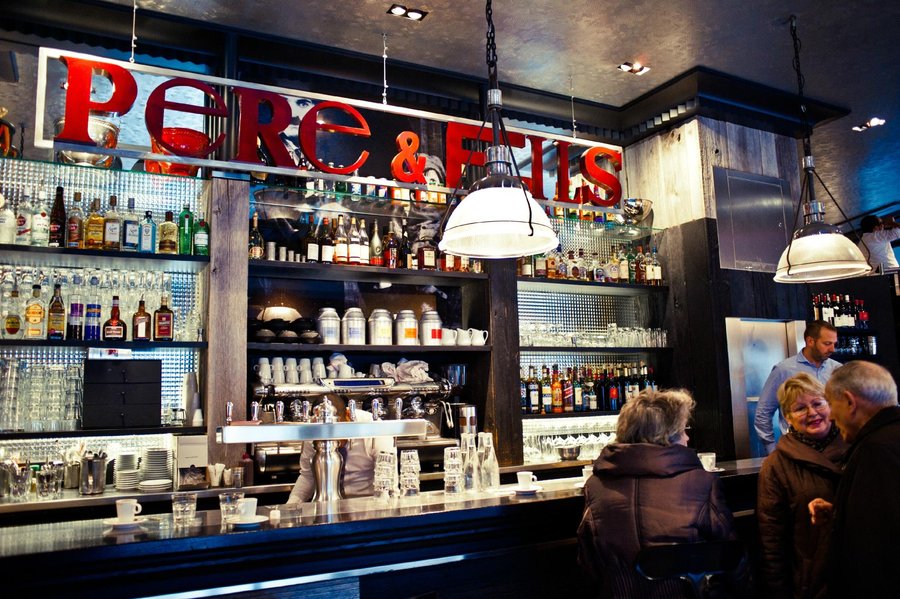 découvrez l'histoire touchante et les aventures uniques de père-fils à paris. une exploration des liens familiaux à travers la magie de la capitale française.