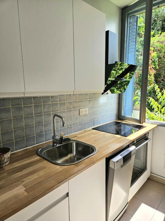 besoin d’un plombier pour votre cuisine à rueil-malmaison ? installation, dépannage et rénovation de plomberie cuisine rapide et professionnelle. devis gratuit.