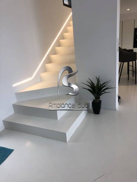 découvrez les prix du béton ciré en 2025 : coûts au m², facteurs influençant le tarif et conseils pour bien estimer votre projet. profitez de nos astuces pour optimiser votre budget travaux.