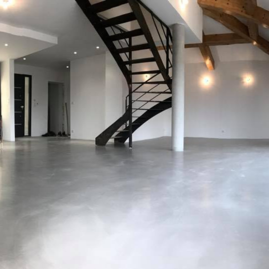 découvrez les tendances des prix du béton ciré en 2025 : coûts au m², facteurs d'évolution, conseils pour comparer les devis et bien préparer votre projet de rénovation ou de construction.