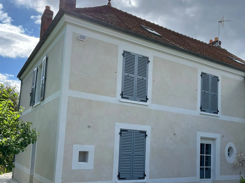 découvrez le prix au m² pour la réalisation d'un enduit, les facteurs qui influencent le coût, des conseils pour estimer votre budget et bien choisir votre professionnel.