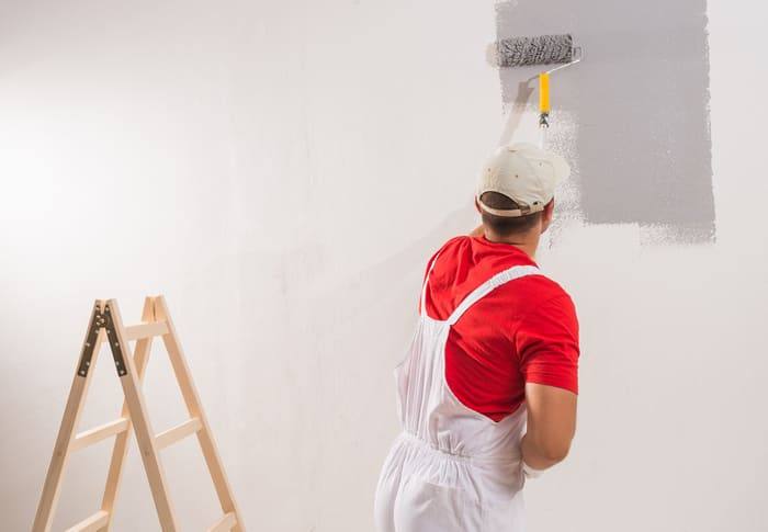 découvrez le prix au m² de la peinture en 2025 : tarifs des professionnels, conseils pour estimer votre budget et astuces pour réduire le coût de vos travaux de peinture intérieure ou extérieure.