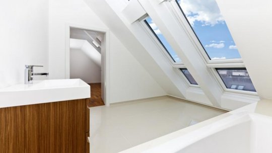découvrez le prix de la pose d'une fenêtre de toit velux, les éléments qui influencent le coût, des conseils pour bien choisir votre installateur et les étapes clés de l'installation.
