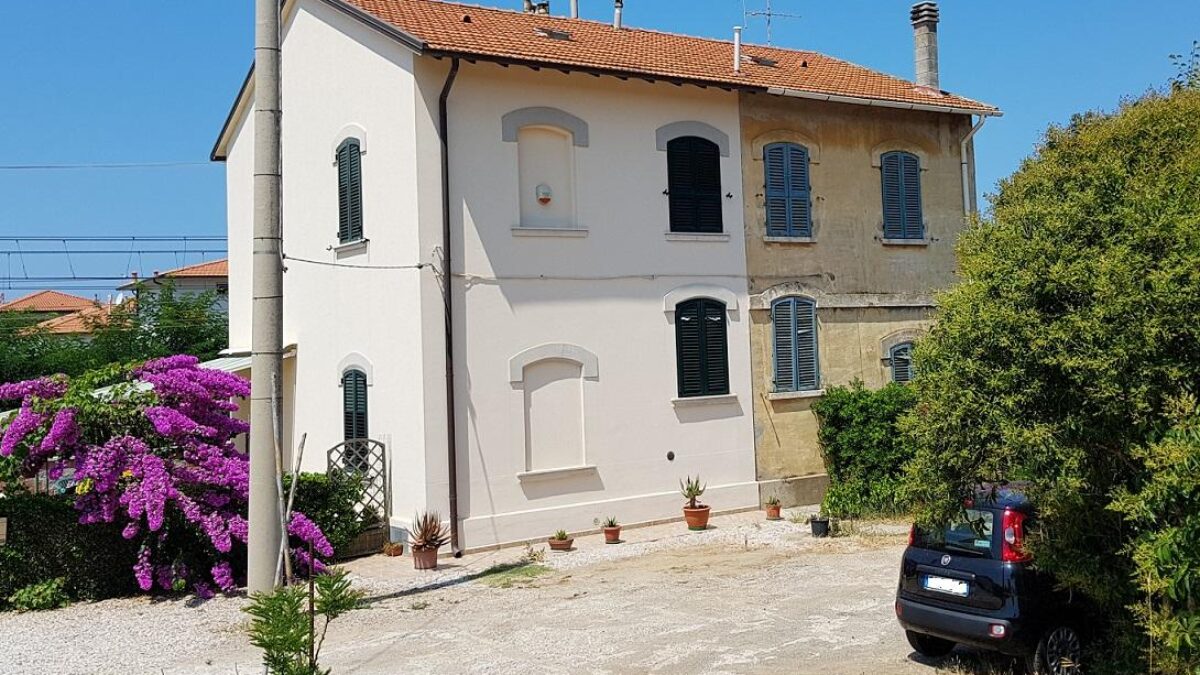 découvrez les prix pour un ravalement de façade en 2025 : tarifs moyens au m², facteurs de variation des coûts et conseils pour bien estimer votre budget avant travaux.