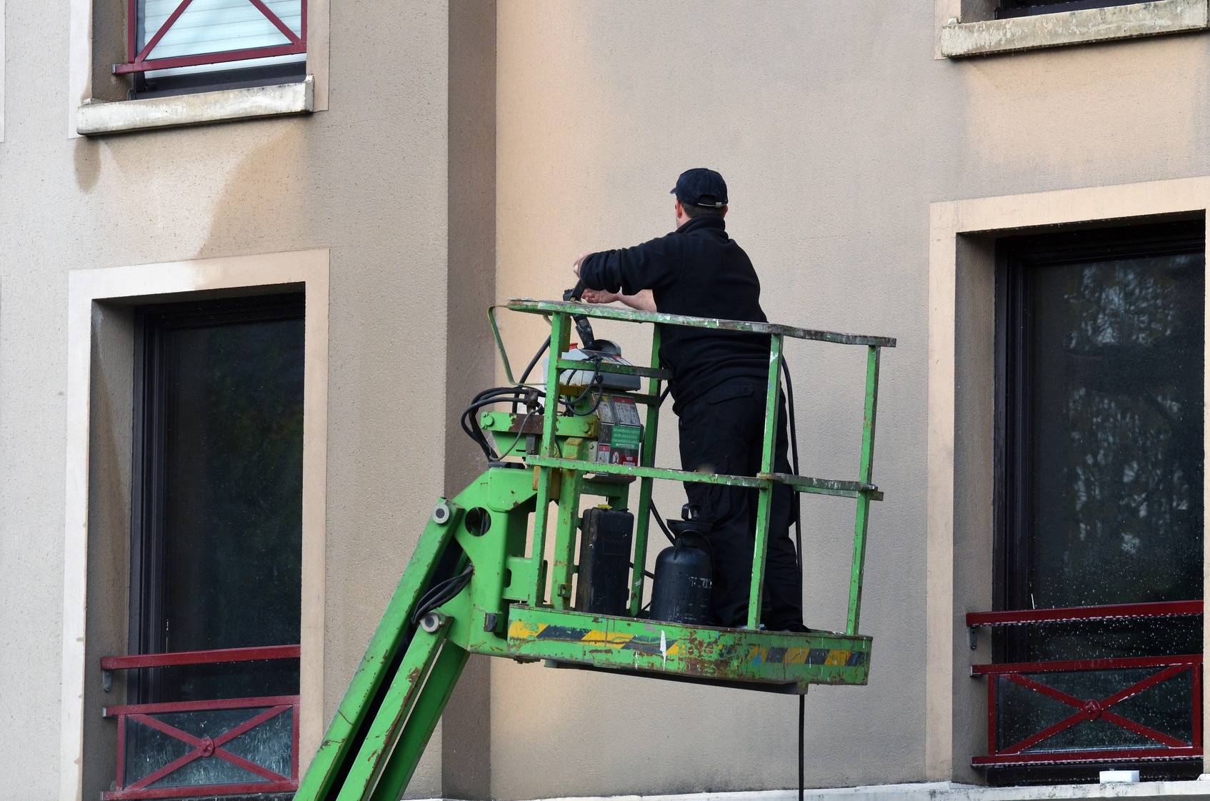 découvrez les prix du ravalement de façade en 2025 : coûts moyens au m², facteurs influençant le tarif et conseils pour bien estimer votre budget. obtenez un devis précis pour vos travaux de façade.