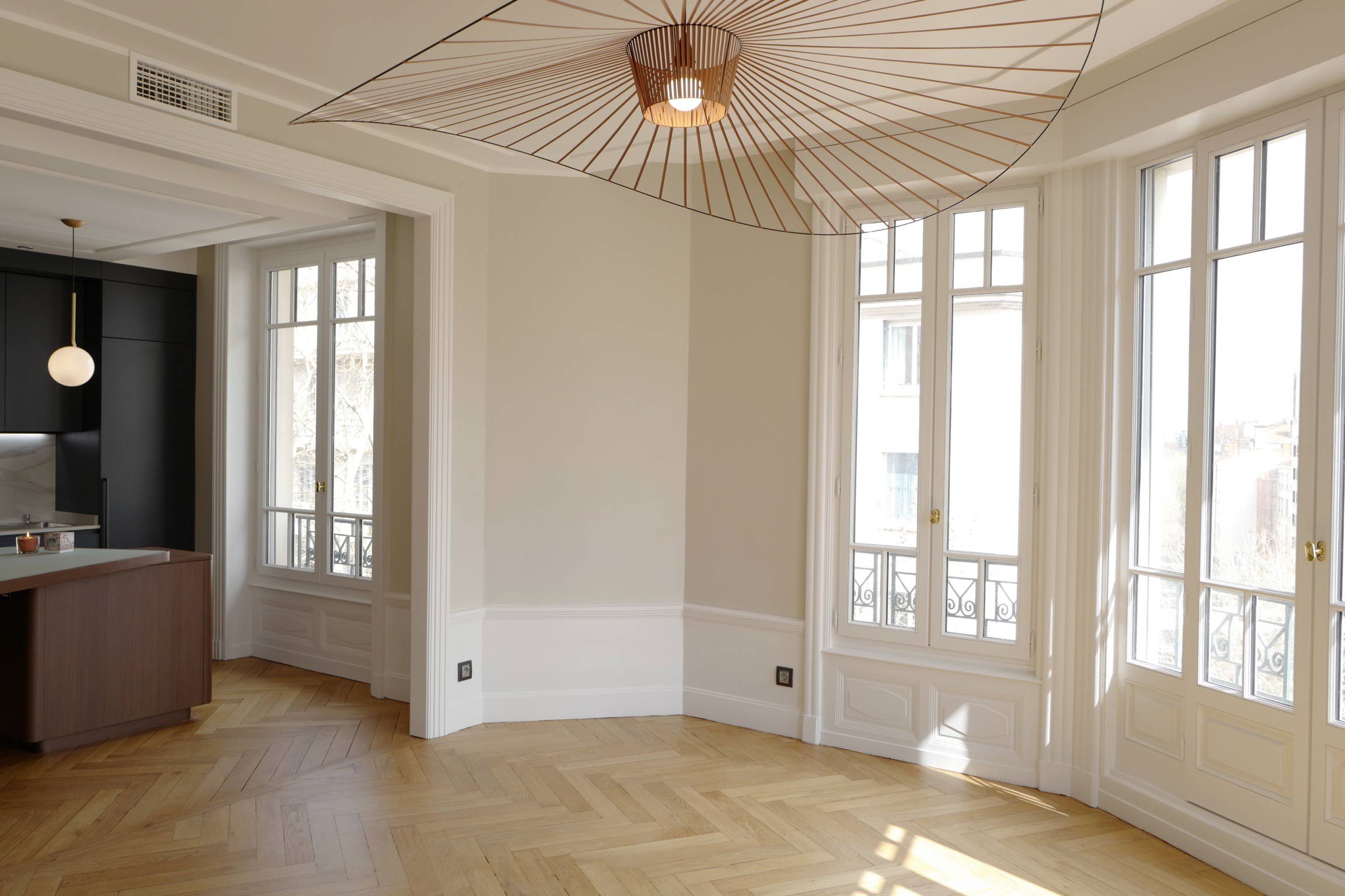 découvrez nos services de rénovation d'appartement, alliant expertise et créativité pour transformer votre espace de vie. profitez d'une consultation personnalisée et d'un accompagnement sur mesure pour donner vie à vos projets de rénovation.