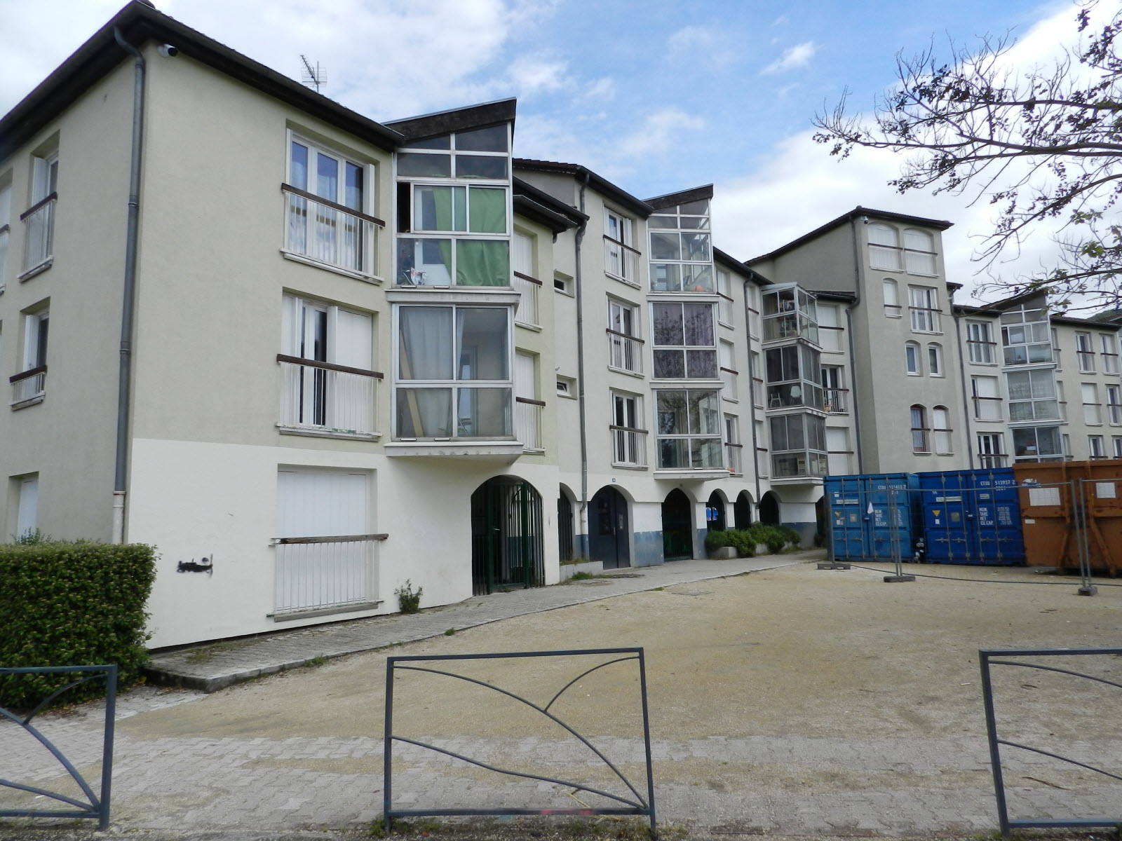 découvrez nos services de rénovation d'appartements à chennevières, alliant expertise et savoir-faire pour transformer votre espace de vie selon vos envies. profitez d'une prestation sur mesure, d'une qualité irréprochable et d'un accompagnement personnalisé tout au long de votre projet.